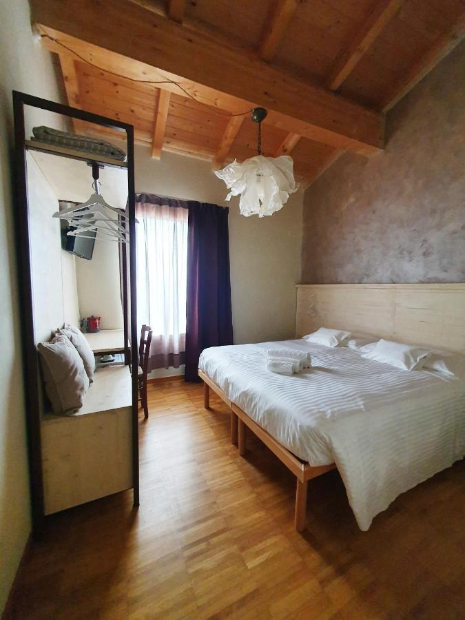 Osteria E Locanda Del Viaggiatore Russi Εξωτερικό φωτογραφία