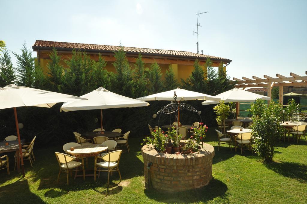 Osteria E Locanda Del Viaggiatore Russi Εξωτερικό φωτογραφία