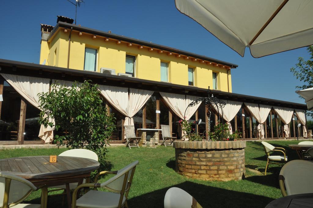 Osteria E Locanda Del Viaggiatore Russi Εξωτερικό φωτογραφία