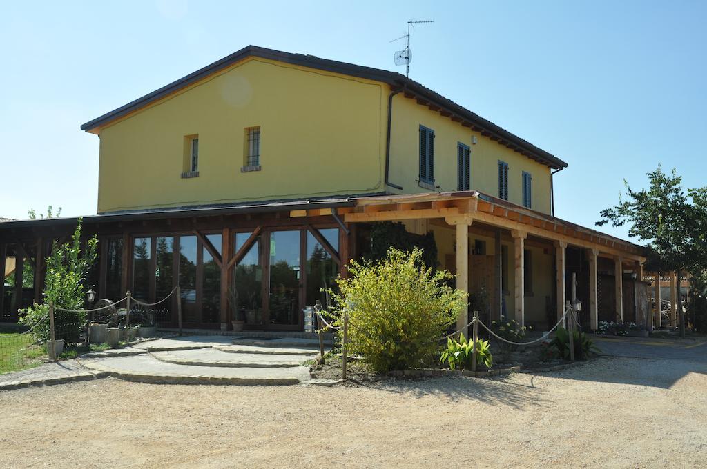 Osteria E Locanda Del Viaggiatore Russi Εξωτερικό φωτογραφία